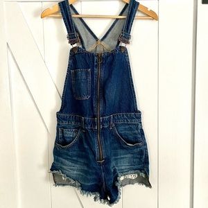 Free People Sunkissed Denim Shortall Size 4 Short Overalls Zip Front Raw Hem